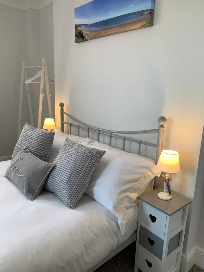 Seaspray Boutique Whitby Apartment ภายนอก รูปภาพ