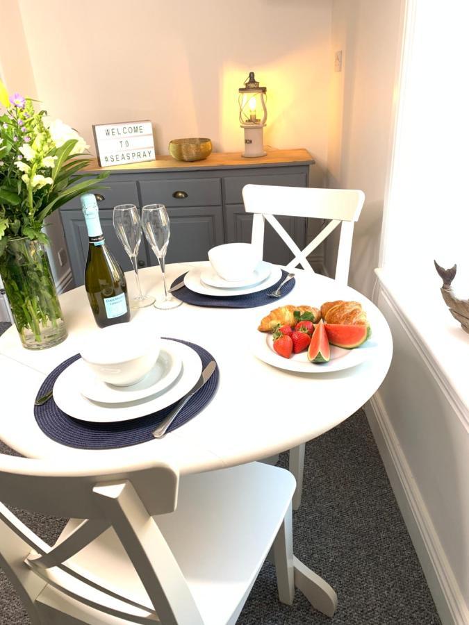 Seaspray Boutique Whitby Apartment ภายนอก รูปภาพ