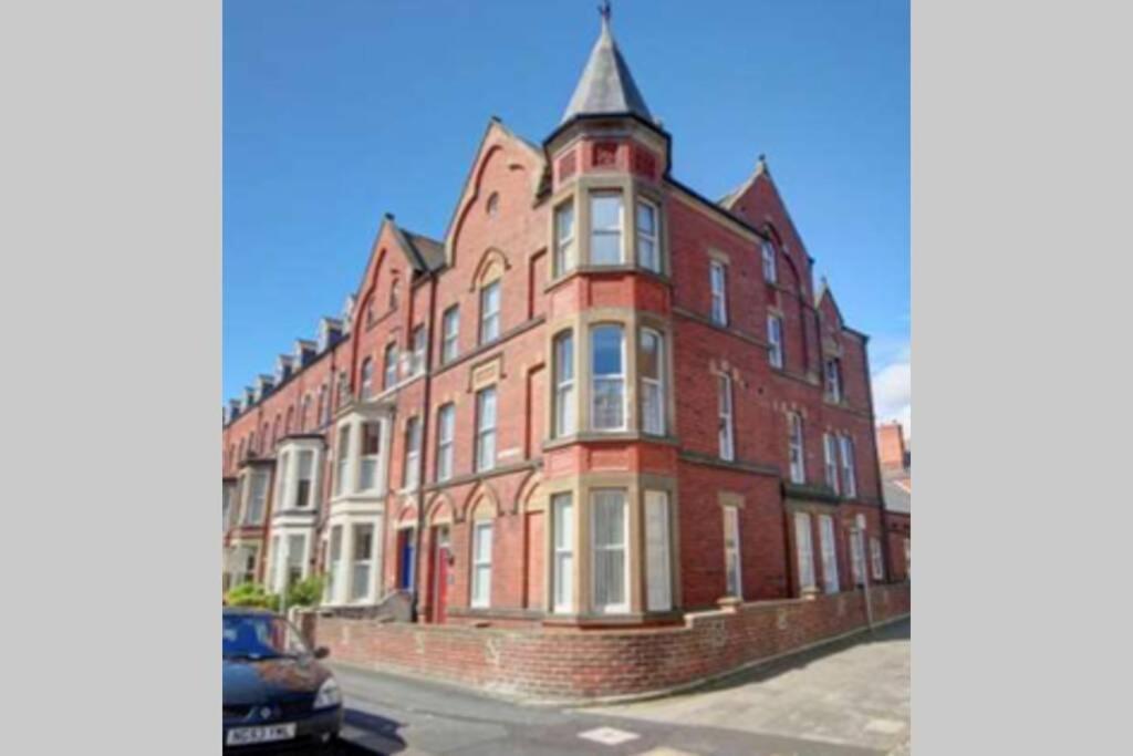 Seaspray Boutique Whitby Apartment ภายนอก รูปภาพ