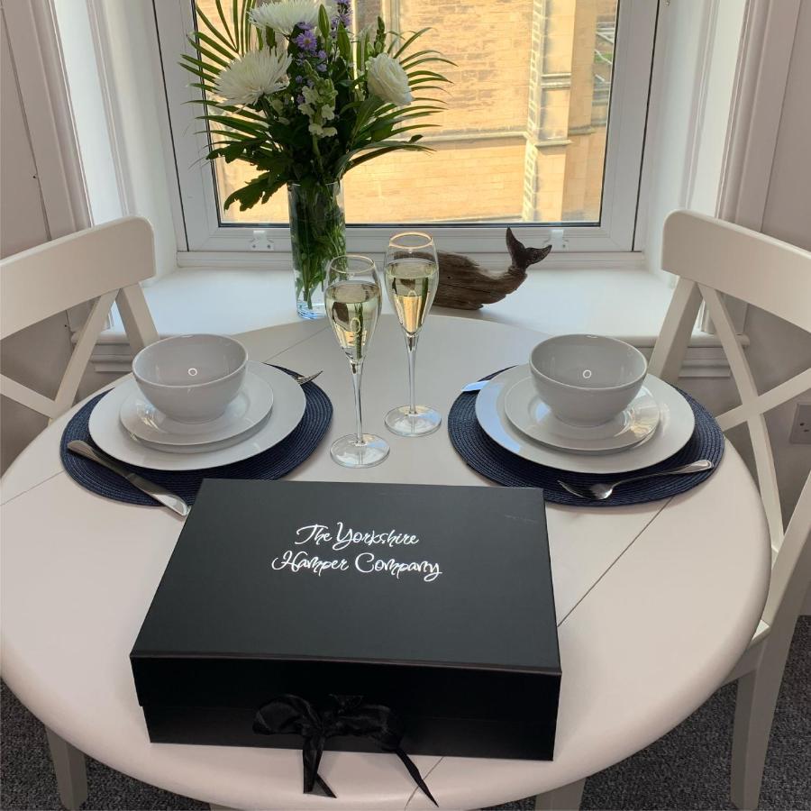 Seaspray Boutique Whitby Apartment ภายนอก รูปภาพ