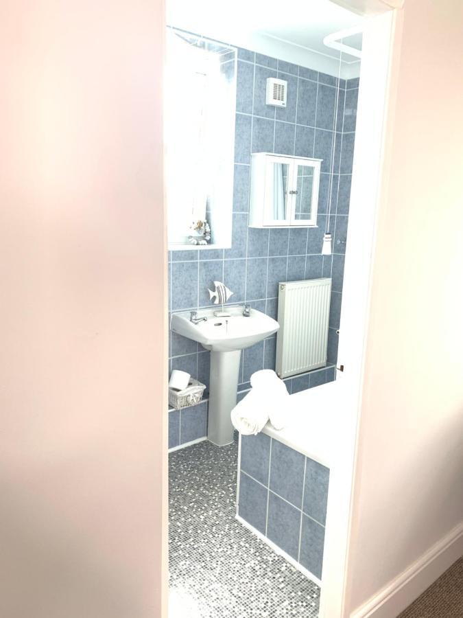 Seaspray Boutique Whitby Apartment ภายนอก รูปภาพ
