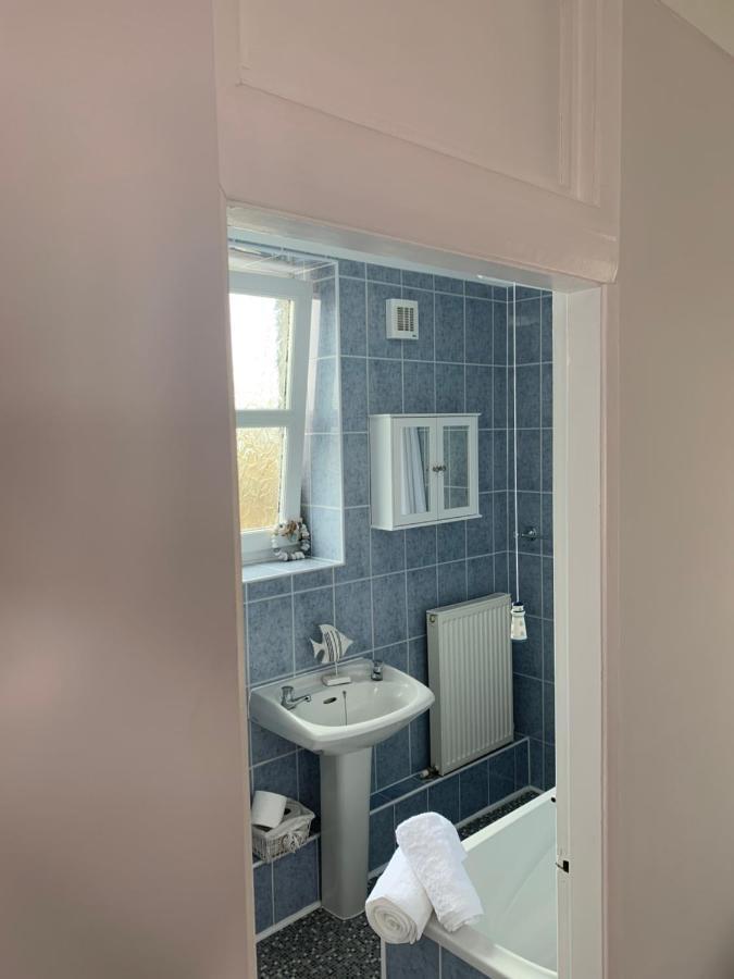 Seaspray Boutique Whitby Apartment ภายนอก รูปภาพ