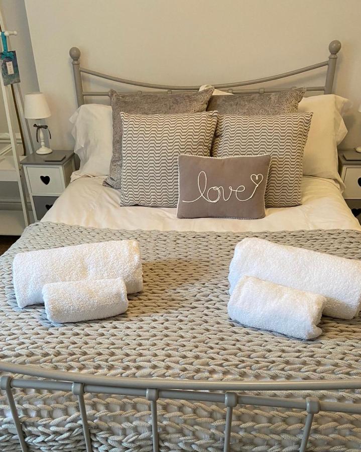 Seaspray Boutique Whitby Apartment ภายนอก รูปภาพ
