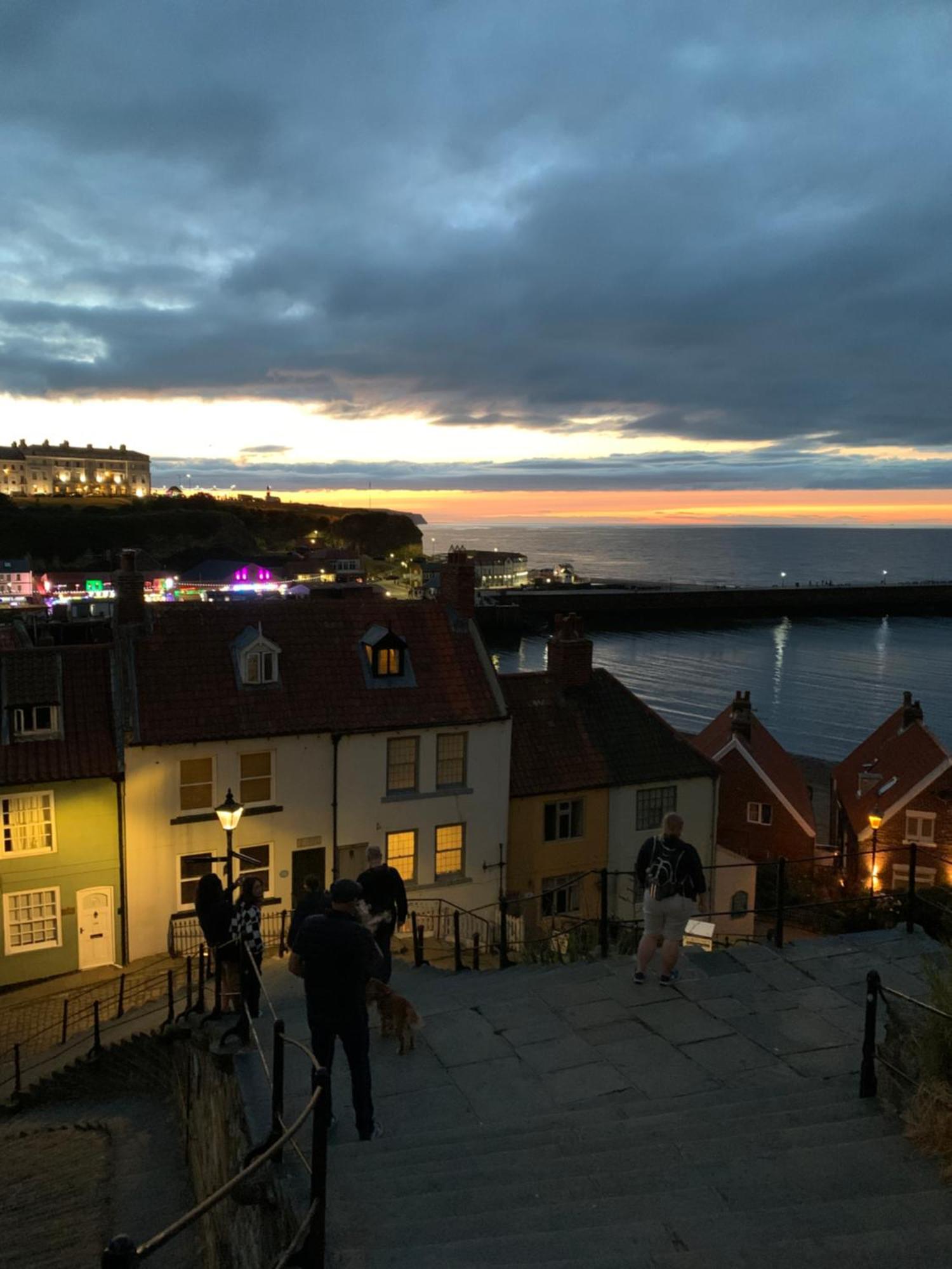 Seaspray Boutique Whitby Apartment ภายนอก รูปภาพ